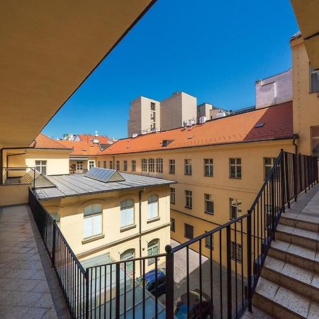 Quiet City Center Apartment In Hip & Foodie Area براغ المظهر الخارجي الصورة